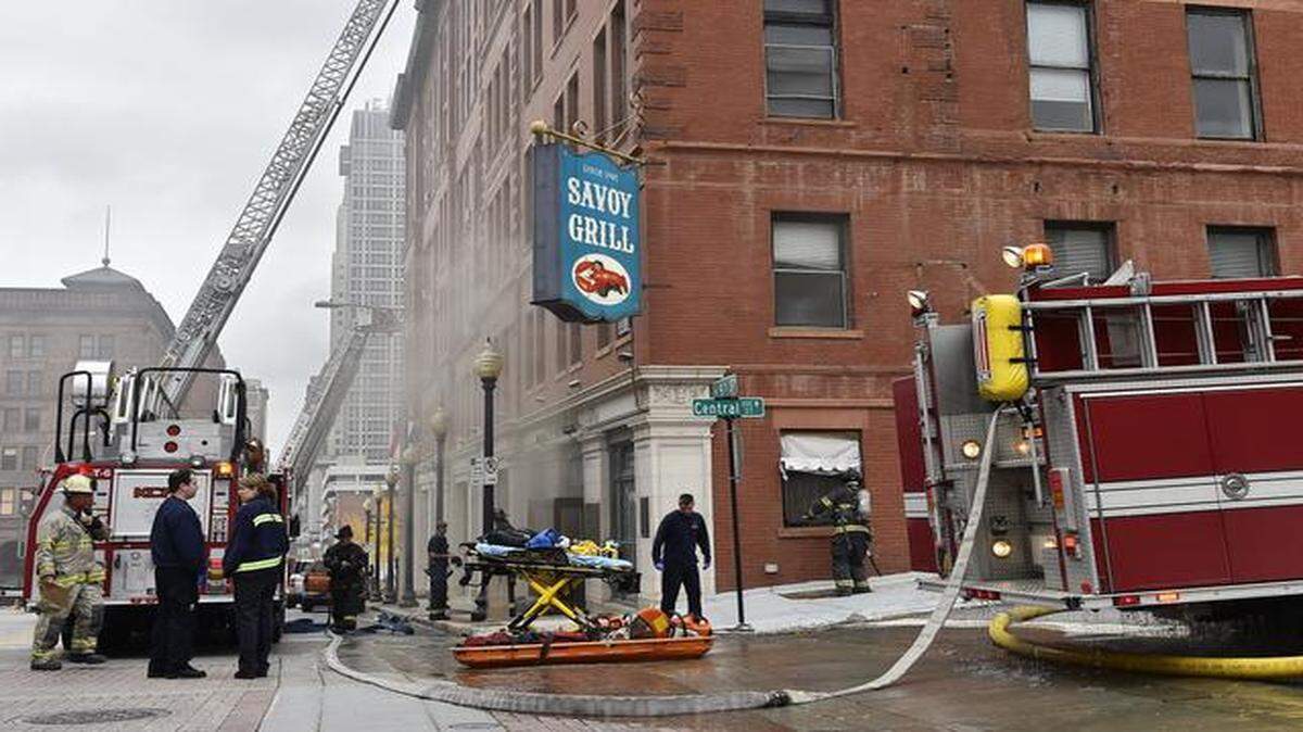 
The fire erupted inside the restaurant’s basement kitchen late Thursday afternoon. Thick, heavy smoke billowed from the basement and quickly reached the upper floors of the century-old structure at 219 W. Ninth St.
