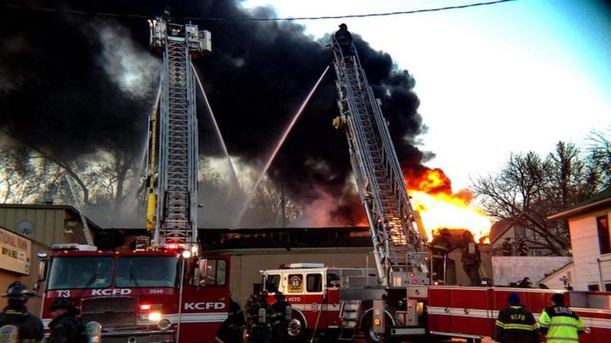 
Kansas City firefighters battled a blaze at a pawnshop on Truman Road early Wednesday morning.
