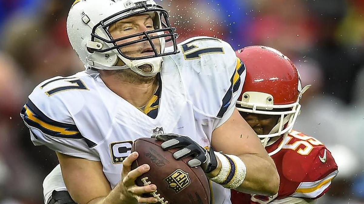 Kansas City Chiefs linebacker Dee Ford (55) sacked San Diego Chargers quarterback Philip Rivers (17) in the fourth quarter on Sunday, December 13, 2015 at Arrowhead Stadium in Kansas City, Mo. The Chiefs won, 10-3.