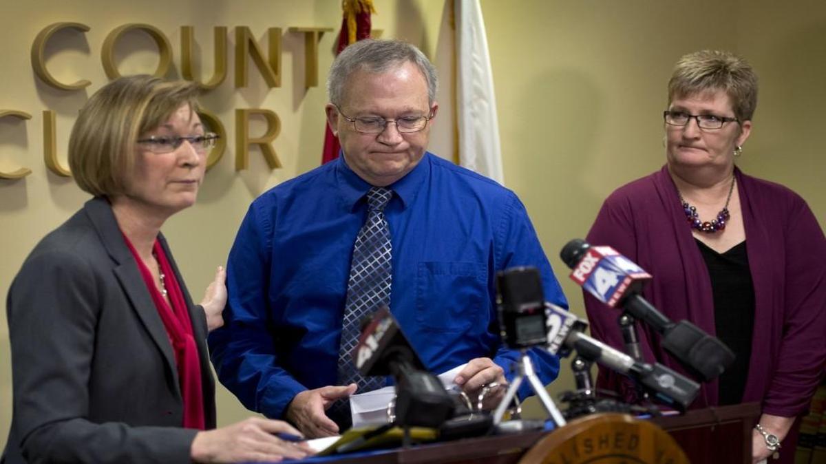 Jackson County Prosecutor Jean Peters Baker (left) announced in February 2014 that a 25-year-old Independence man, Joshua T. Bradley, was charged with involuntary manslaughter in the beating death of Kyle Van Winkle outside Arrowhead Stadium in December 2013. Van Winkle’s father, Dean Van Winkle, prepared to read a statement from the family after the announcement in the Jackson County Courthouse. With him was his wife, Cindy Van Winkle.