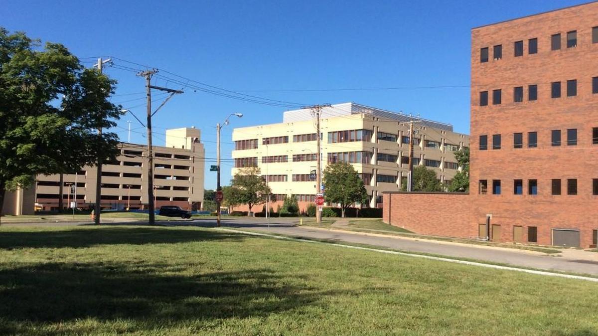 A proposal by Ken Block, with Block Real Estate Services, for a $38 million, 188-unit apartment complex at 4400 Washington just west of St. Luke’s Hospital failed to gain approval. The Kansas City Council rejected it as “too dense.”