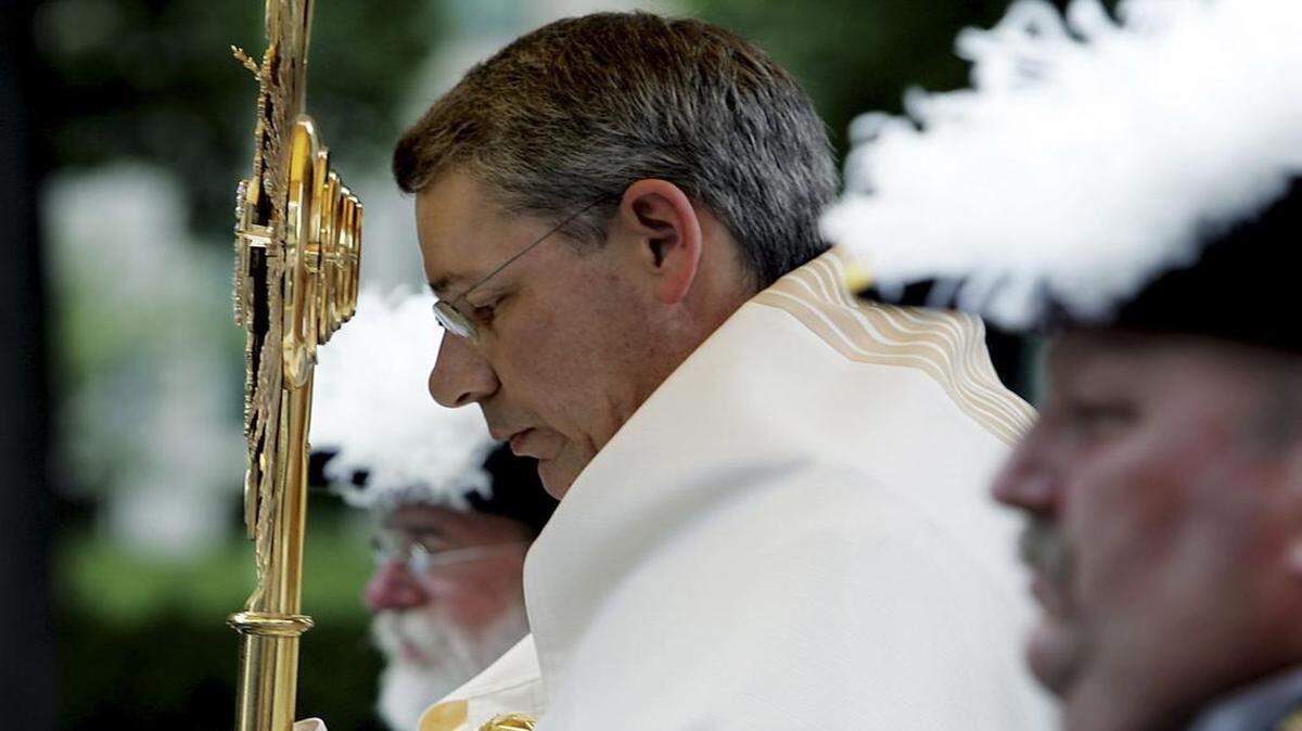 
Bishop Robert W. Finn leads a procession down Broadway in 2005 to celebrate the Feast of Corpus Christi
