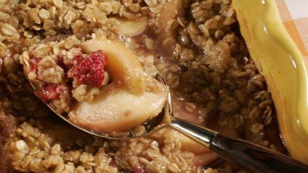 
Peach raspberry crumble made in a new, healthier recipe.
