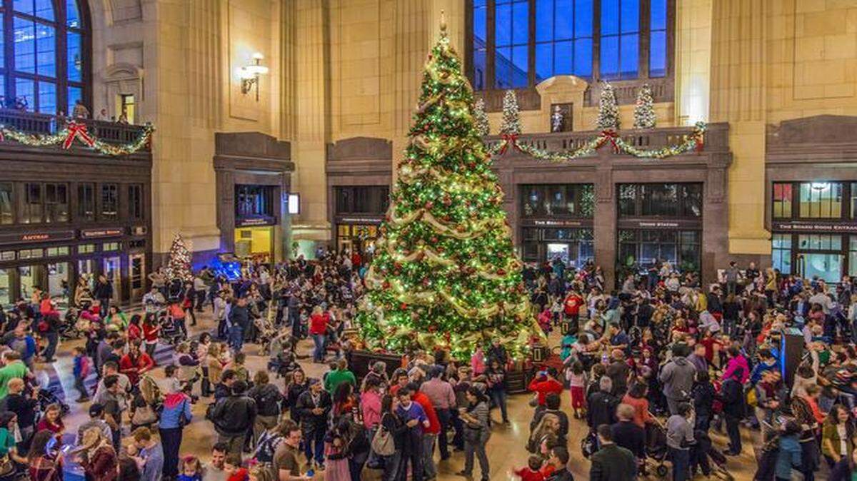 
Thousands crowded into the Grand Hall at Union Station on Saturday for the Holiday Tree Lighting Ceremony.
