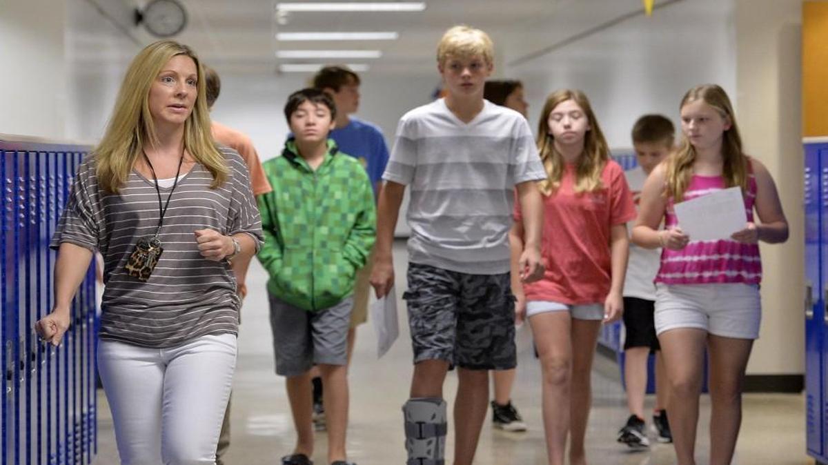 Blue Valley School District counselor Mandy Warrick takes new seventh graders on a tour of Leawood Middle School in August 2015. A new partnership between Blue Valley schools and Children’s Mercy Hospital will bring 19 social workers to the district this fall to support existing counselors and psychologists.