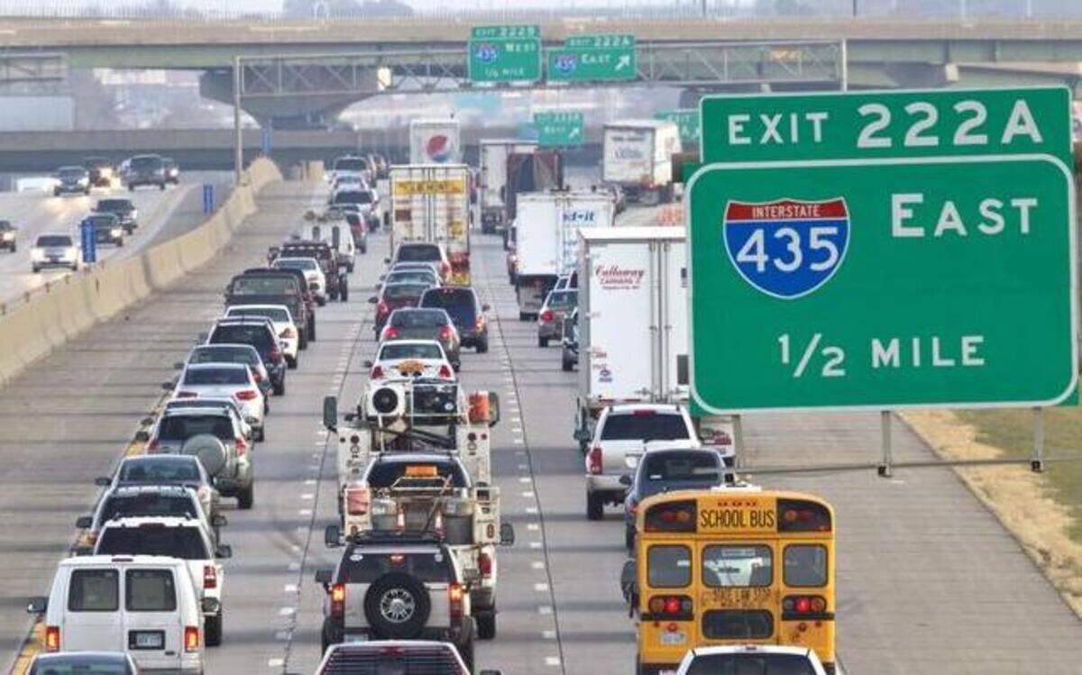 
Rush hour traffic on northbound Interstate 35 approaching I-435 in Lenexa
