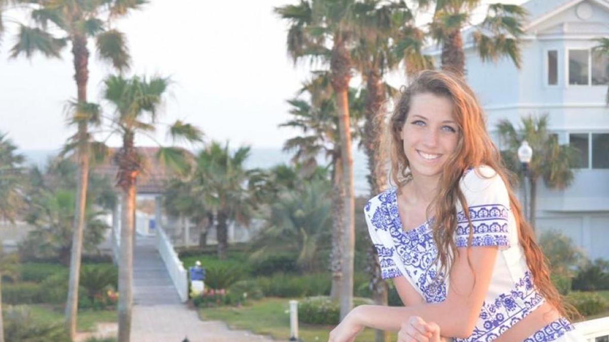 Seventeen-year-old Haylei Jo Bell died in a fatal wreck Tuesday on her way to school.