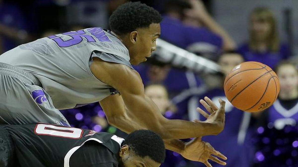 
Kansas State's Wesley Iwundu (25) steals the ball from Nebraska-Omaha's CJ Carter, bottom, during the second half of an NCAA college basketball game Tuesday, Dec. 2, 2014, in Manhattan, Kan. Kansas State won 84-66.
