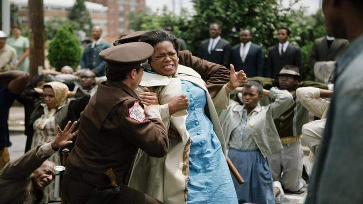 
Oprah Winfrey (center) plays Annie Lee Cooper in “Selma,” about a Martin Luther King march in Alabama. The film opened last week.
