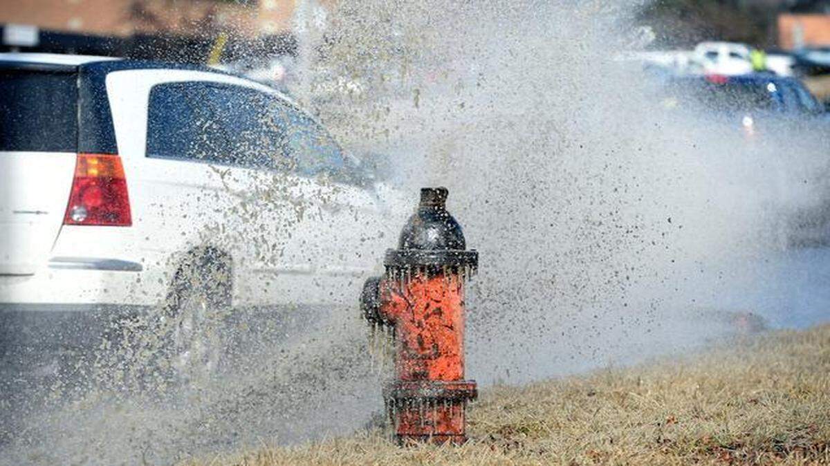 
Drivers on North Oak Trafficway near 79th Street had to deal with slippery, wet conditions Thursday morning when a water main broke and flooded the street. 
