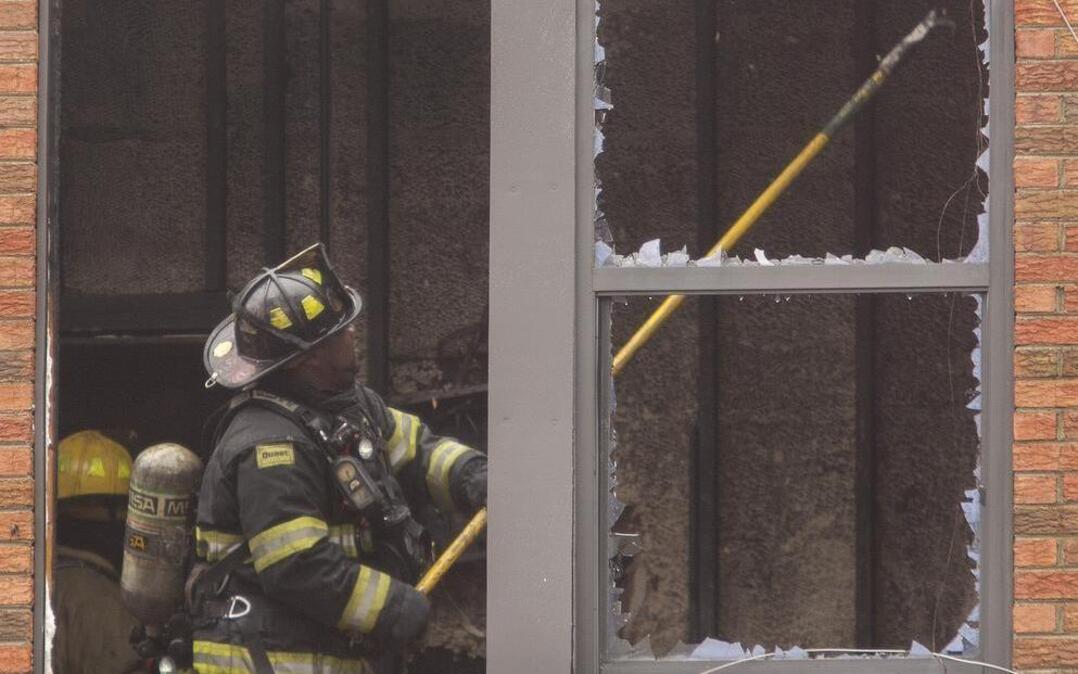 
One man died and a firefighter was injured in a Grandview fire Monday morning. Firefighters responded at 9:56 a.m. to the fire in a two-story building at 822 Main St. They rescued three people and found one person dead, said Grandview Fire Chief Ron Graham. 

