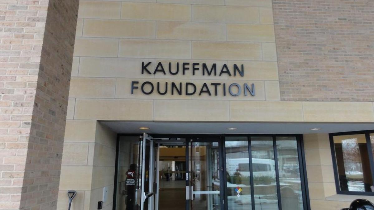 The Ewing Marion Kauffman Foundation is giving a $200,000 grant to the nonprofit DonorsChoose.org to provide matching funds when members of the public make donations to the projects of individual teachers.