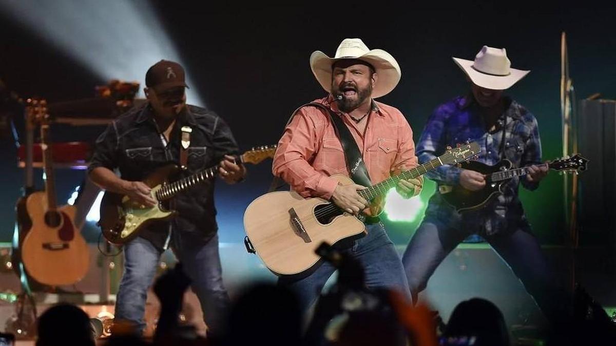 Garth Brooks performed the first of five weekend shows at the Sprint Center Friday.