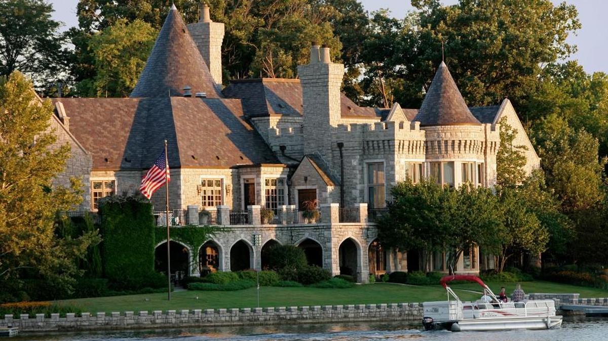 The Northland home of attorney Lantz Welch went on the market in 2007 with a nearly $8 million asking price.
