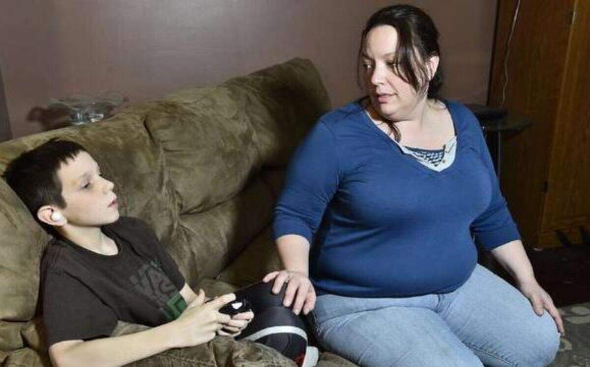 
The bullying that sent Blake Kitchen (left) to the hospital allegedly began with the eighth-grader harassing Blake’s 14-year-old brother, Preston. The boy’s family complained to the school, even sending a certified letter to Weakley asking him to intervene. Destiny Kitchen (right), the mother of Preston and Blake, said the principal twice talked to the eighth-grader.
