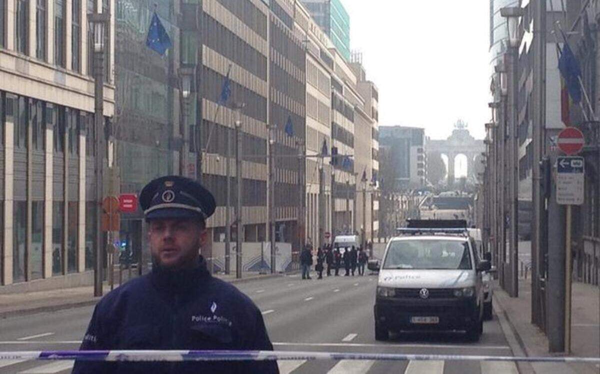 University of Missouri journalism student Meg Hilling tweeted this photo early Tuesday of police keeping the media away from the Maelbeek metro station in Brussels.