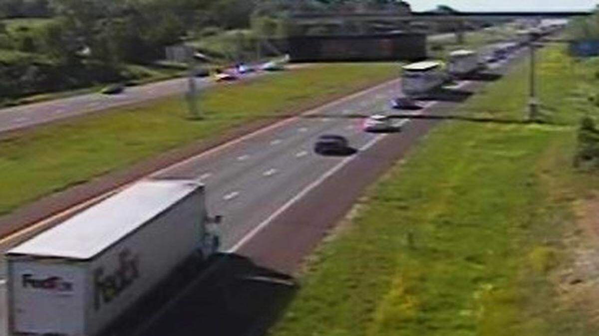 
Drivers along southbound Interstate 435 in Lenexa slowed Monday morning near Midland Drive after traffic was limited to one lane because of emergency pavement repairs near 87th Street. The repairs are expected to take until Wednesday morning. Major delays are expected during peak times.
