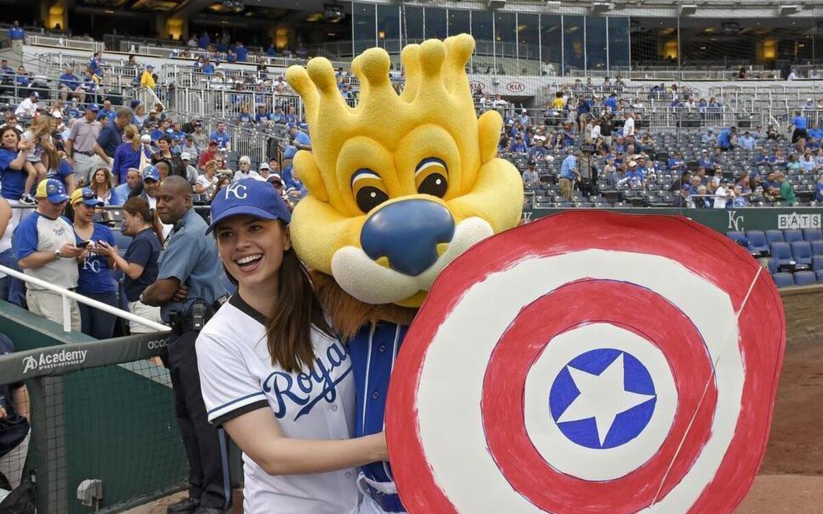 
Sluggerrr posed with actress Hayley Atwell before a 2015 Royals game at Kauffman Stadium.