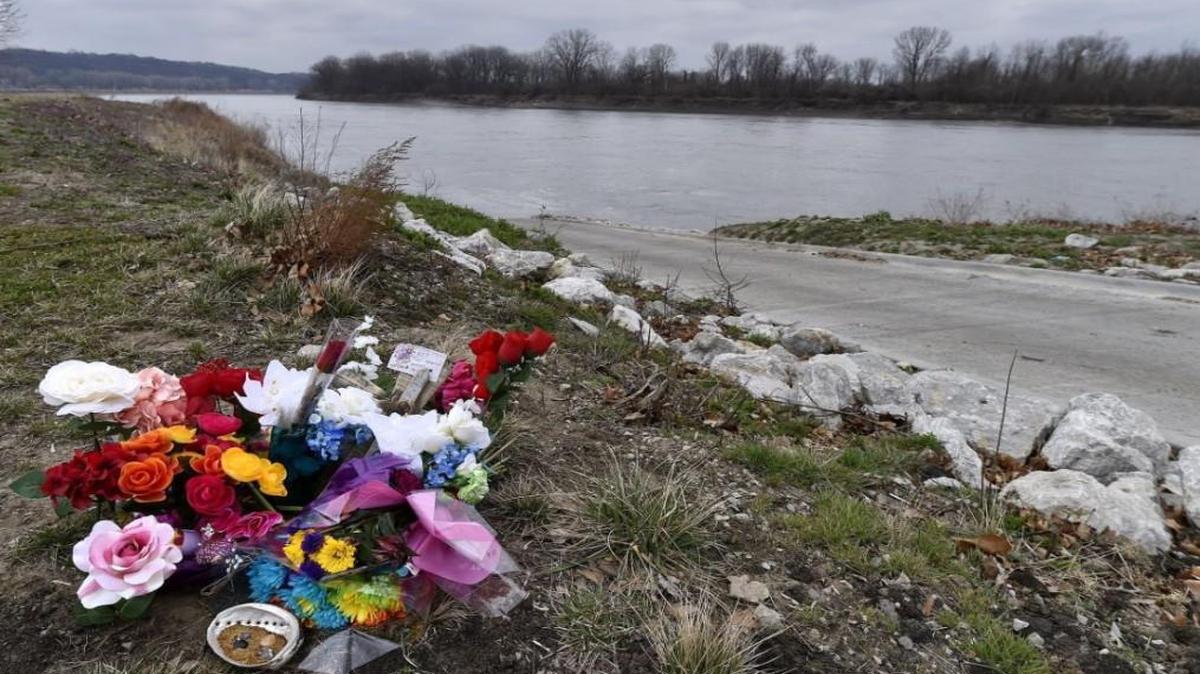 Police believe Toni Anderson entered the water from the boat ramp near where she was found in her car in the river. Well-wishers have left a makeshift memorial near the ramp.