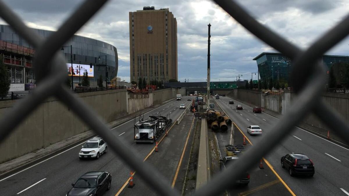 Traffic flowed freely Wednesday morning along Interstate 670 through the construction area where the Grand Boulevard bridge is being rebuilt.