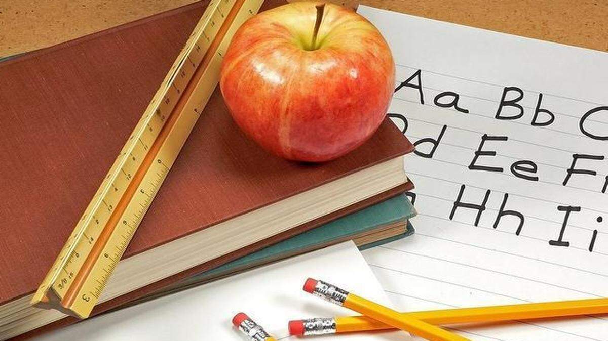 
As groups of educators in Missouri consider whether to write new standards, testing will go on this spring. In Kansas, many see a potential re-examination of the standards on the horizon.
