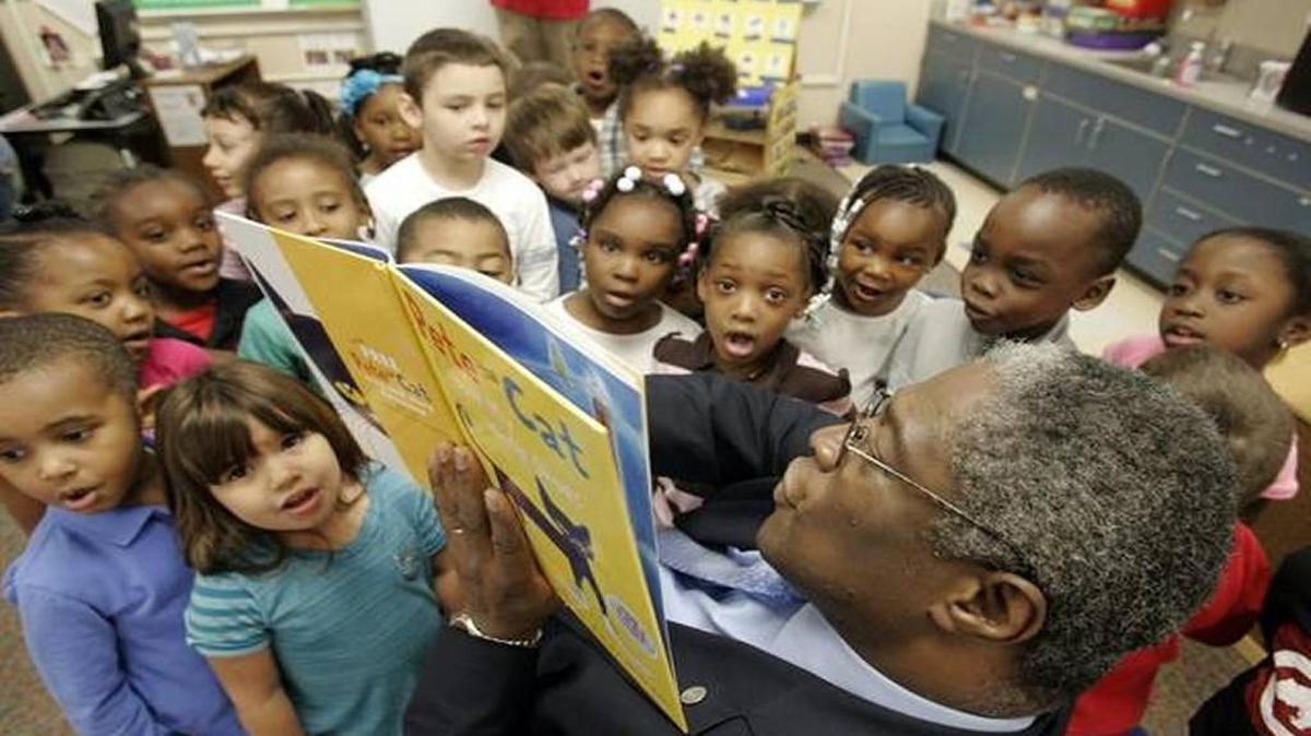 SchoolSmartKC will partner with services like Mayor Sly James’ Turn the Page KC as it works to help Kansas City students. James has come out to read to students.