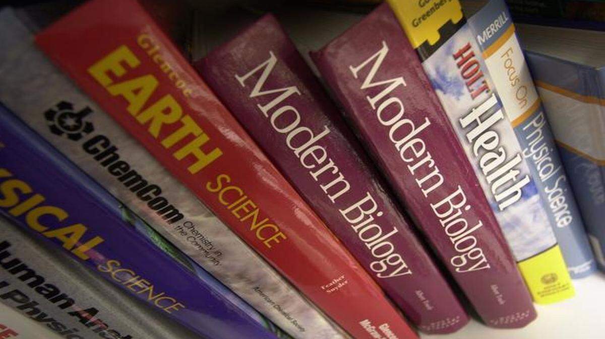 
School curriculum standards are about to be discussed.
