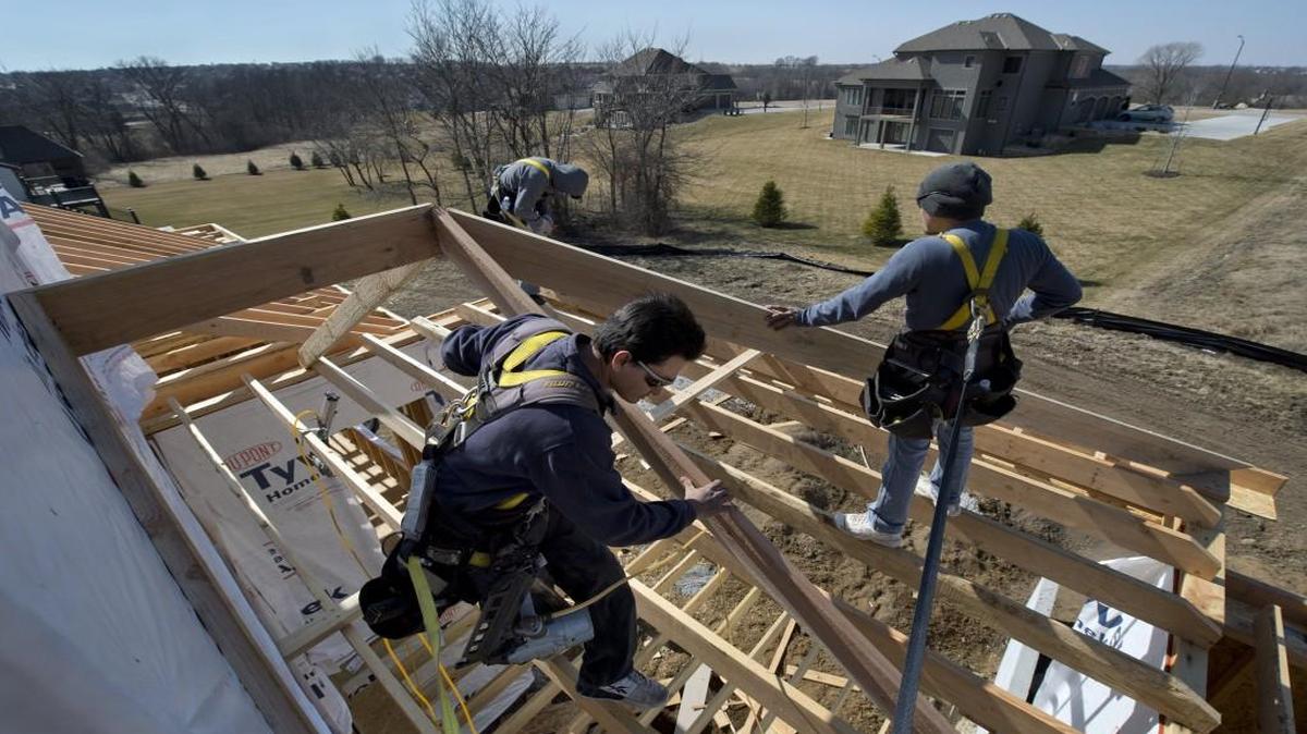 The sounds of construction, not snowblowers, fill the air as Kansas City’s mild winter continues. Amid Wednesday’s warm weather, Cruz Morales (foreground), his brother Elmer Morales (right) and Cesar Martinez framed a house at 10606 N. Hedges in Kansas City, North.
