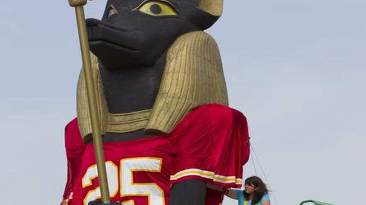 
The 32-foot-tall statue of Anubis outside Union Station that promotes the Discovery of the King Tut exhibit now sports a giant Chiefs jersey with Jamaal Charles’ number. 
