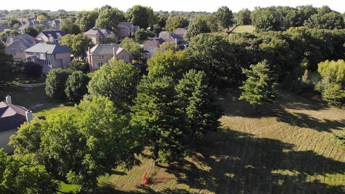 The council unanimously agreed to accept final plats for three phases of Kenneth Estates, a 92-lot luxury subdivision being built on the last 60 acres of the Kenneth Smith golf club manufacturing company and golf course near Quivira Road and 71st Street. The Fairway Hills subdivison in Shawnee sits adjacent to the former Kenneth Smith Golf Clubs property .