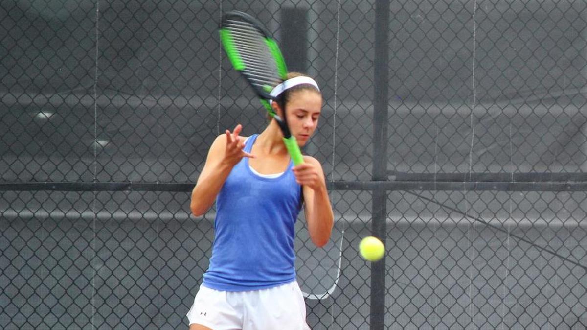 Chloe Kuckelman won the Kansas state Class 6A tennis title on Saturday.