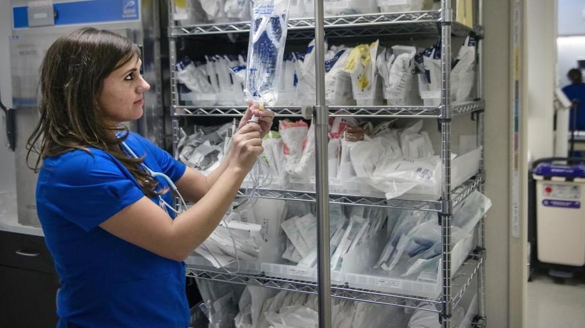 Julia Glenn, a registered nurse, prepares an IV bag at Shawnee Mission Medical Center. The hospital earned an A grade for safety from the Leapfrog Group, a nonprofit based in Washington, D.C.