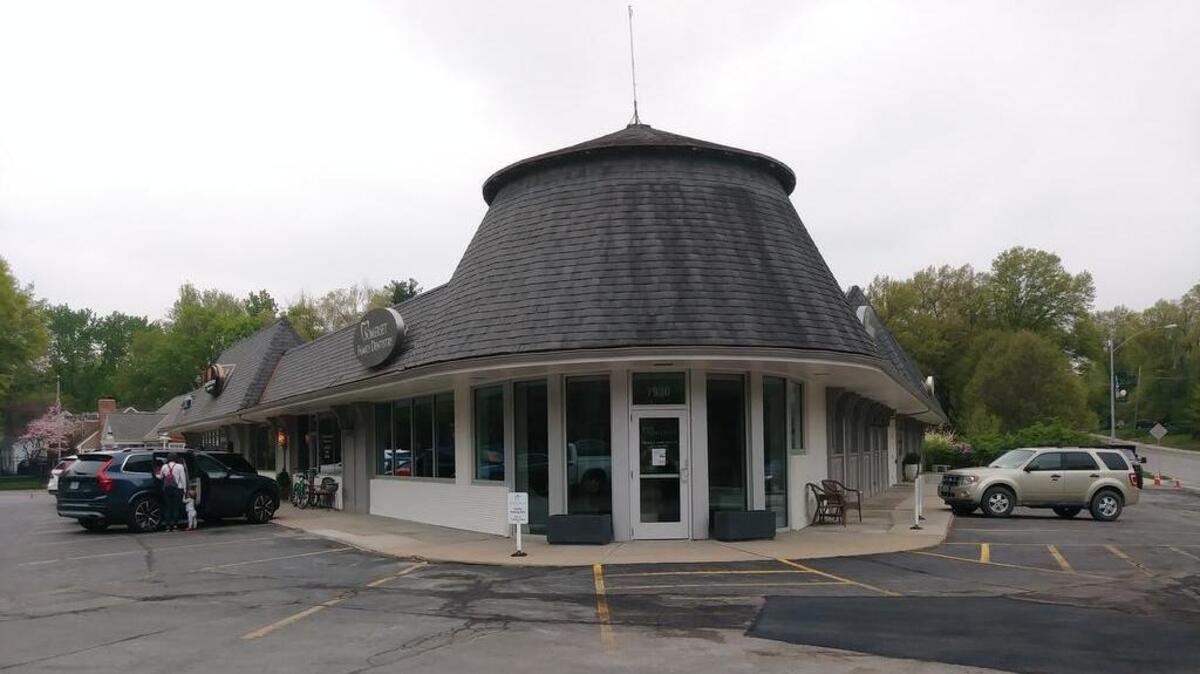 The shape of the Leawood Shops mirrors that of the intersection at Lee Boulevard and Somerset Drive.