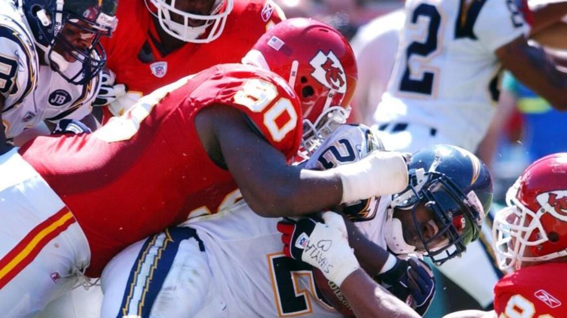 Former Chiefs DE Eric Hicks, wife hope to bring comfort to Hurricane Harvey victims
