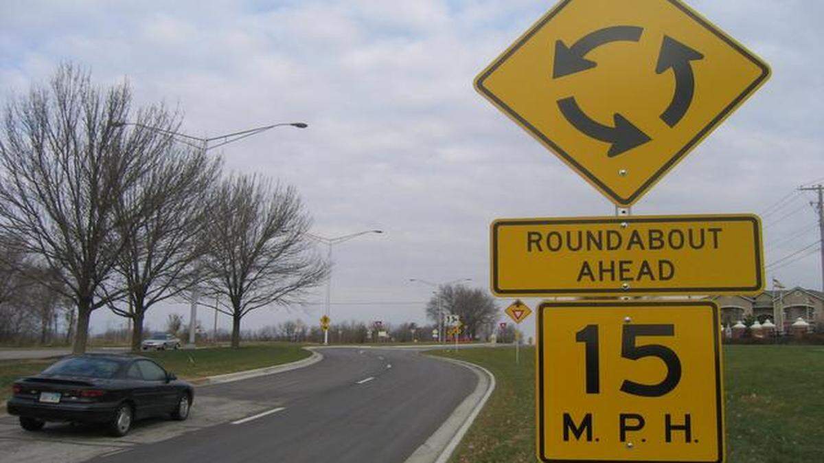 More area motorists are having to get familiar with driving through roundabouts. Some haven’t quite mastered the skill.<252><137>Cutline: More Lenexa motorists have little choice but to get familiarized with driving through roundabouts. The city now has six roundabouts and another 15 either are under construction or planned. Michael Kan/The Star<252><137>