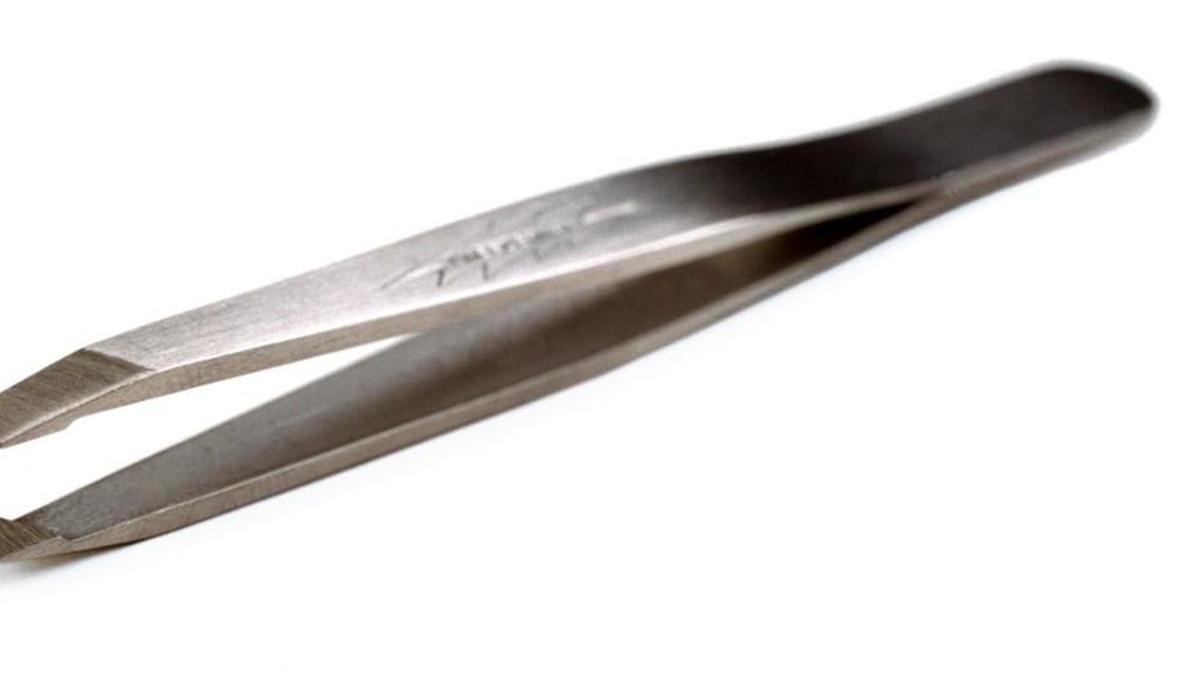 A two-fisted tweezer is a sight to behold.