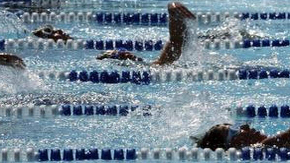 Homestead Country Club plans to continue offering tennis and swimming.<252><137>RICH SUGG/The Kansas City Star_07172007_Possible Balcony for metro weather? The competition was hot and so were the temperatures Tuesday as the mercury continues to remind us it's summer in Kansas City. At least the swimmers taking part in the MOKAN Swim Club Campionships at Homestead Cluntry Club got a cool respite during their events. This was the battle in the boys age 8 and under 100-yard individual medley. cutline: ABOVE: Swimmers in the boys age 8 and younger division hit the water at the start of the 100-yard individual medley on Tuesday at the MO-KAN Swim Club Championships at the Homestead Country Club in Prairie Village. RIGHT: Competitors, including Colleen O'Rourke, 8, of Overland Park, were ready for the start of the 25-yard backstroke. BELOW: The boys age 8 and younger 100-yard individual medley was a real battle.<252><137>
