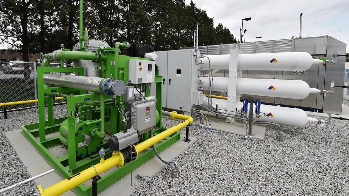 Olathe plans to build a compressed natural gas fueling station. This photo shows one on East 18th Street in Kansas City, used for fueling buses in the region.
