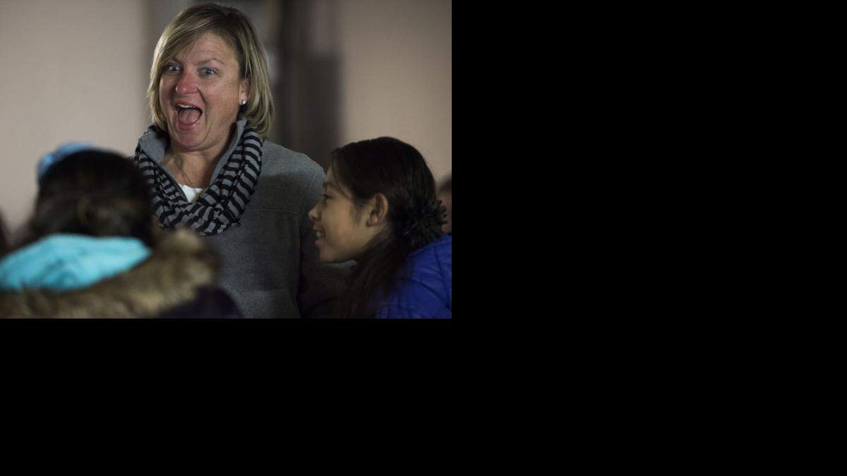 
Amy Herman chatted with mothers and children during a recent “homework huddle.”


