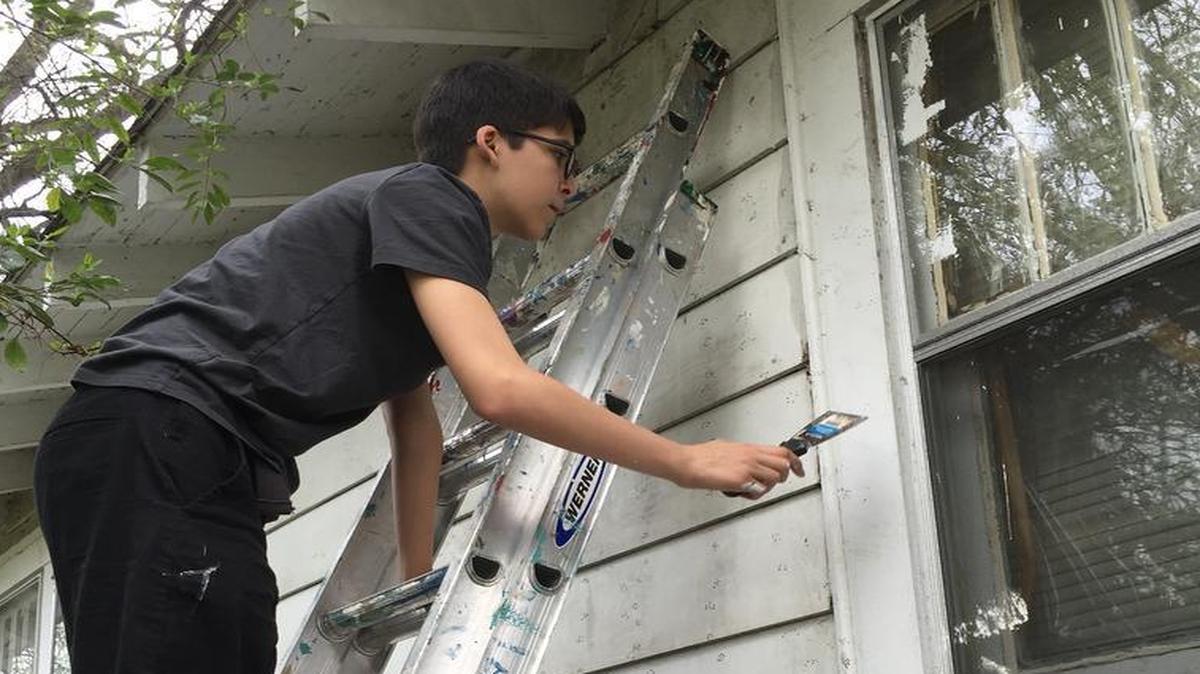 Volunteering in the community — or, in this case, during an educational trip to Birmingham, Ala. — is an essential part of tikkun olam and Hyman Brand. Freshman James Mendel helped fix up the house of an elderly person.