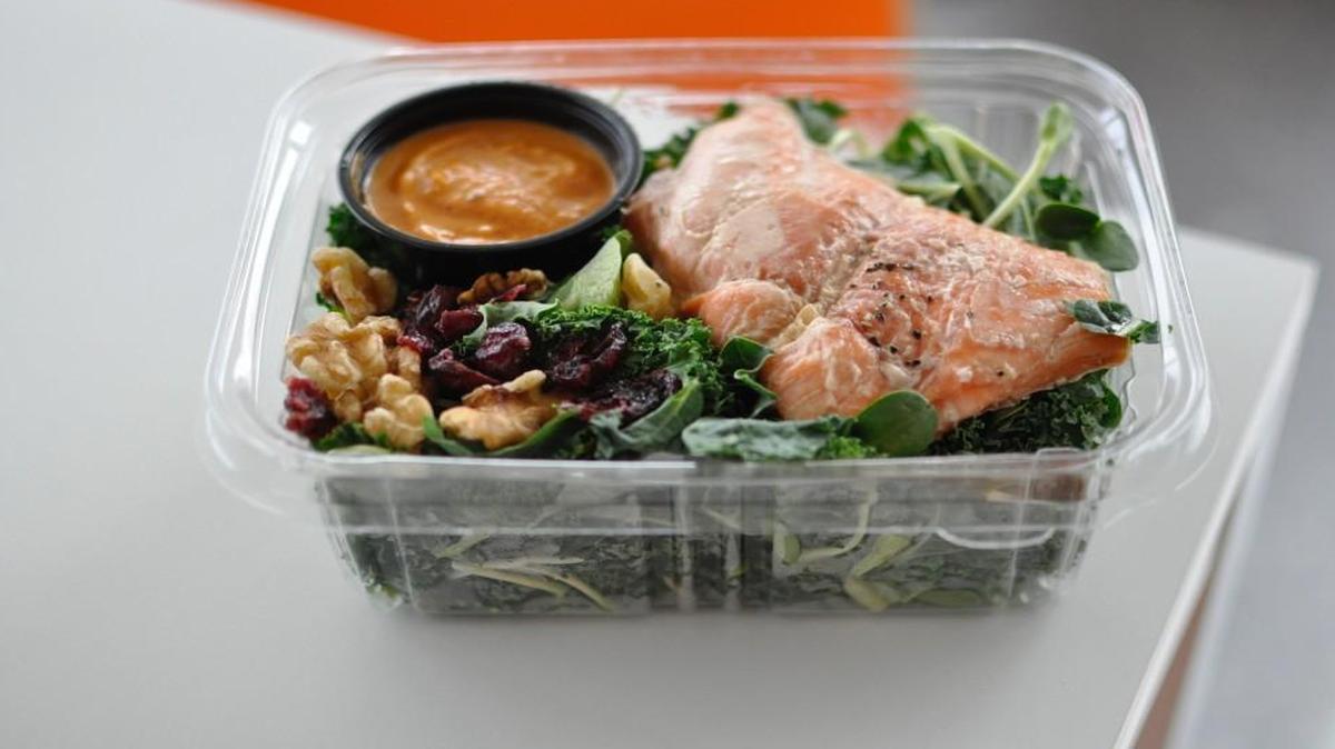 Overland Park’s Simple Science Juices serves grab-and-go meals. The wild-caught salmon salad comes with kale, walnuts, dried cranberries and a smoky chipotle vinaigrette that’s gluten- and dairy-free.