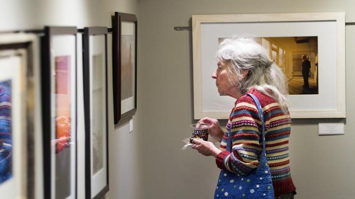 A number of suburban city halls feature art galleries that often highlight the work of local artists. And the art shows can become a social event, too. At Prairie Village’s city hall, the city’s Arts Council stages a monthly wine and food reception there. Three photographers were featured last month at the Prairie Village City Hall art gallery. Attending a social event coordinated with the exhibit was Eva Hradetzky of Kansas City.