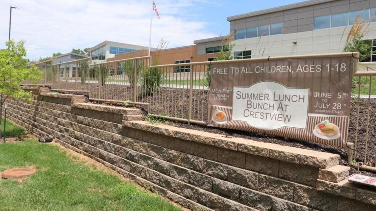 A district sign outside Crestview Elementary invites children in to enjoy a free lunch.