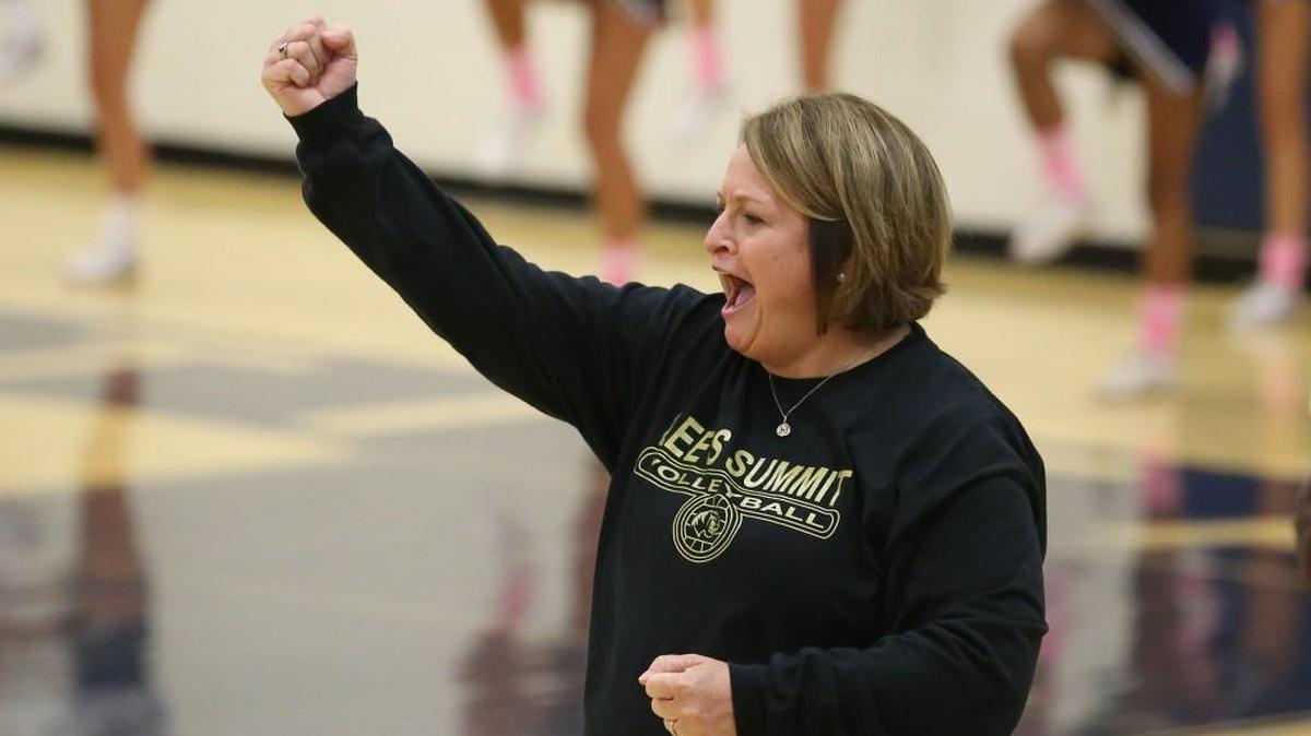 Lee’s Summit volleyball coach Lori Hanaway reacted after the Tigers won a point Tuesday, Oct. 10, 2017, during a victory at Lee’s Summit West. Hanaway, who coached five seasons at West, was recently selected for the Missouri Sports Hall of Fame.