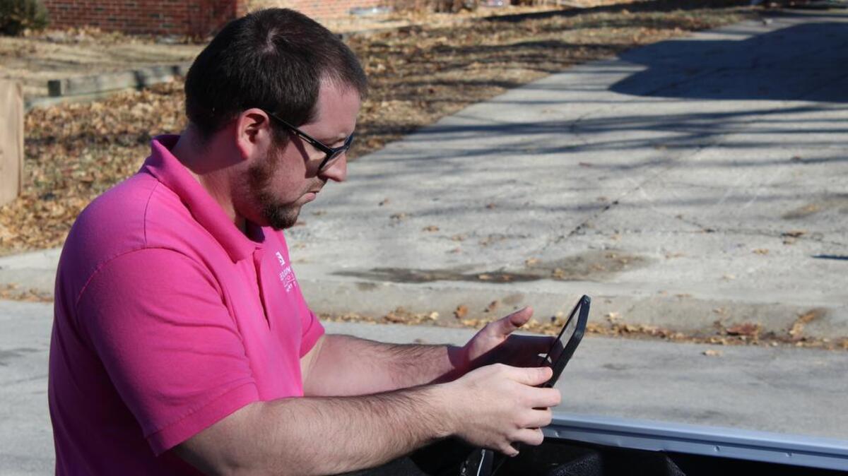 In his role as neighborhood services officer for the City of Lee’s Summit, Dylan Eppert evaluates the city’s residential and commercial properties for code and ordinance violations. Eppert was named Lee’s Summit’s 2018 Employee of the Year.