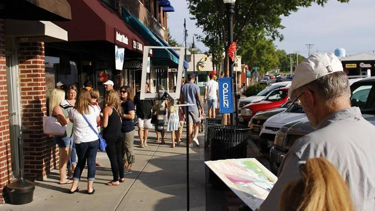 The Downtown Lee’s Summit Fourth Friday’s Art Walks bring musicians and artists to the streets once a month in a free community event. The 2019 season will start April 26. Artists and venues are encouraged to sign up now.