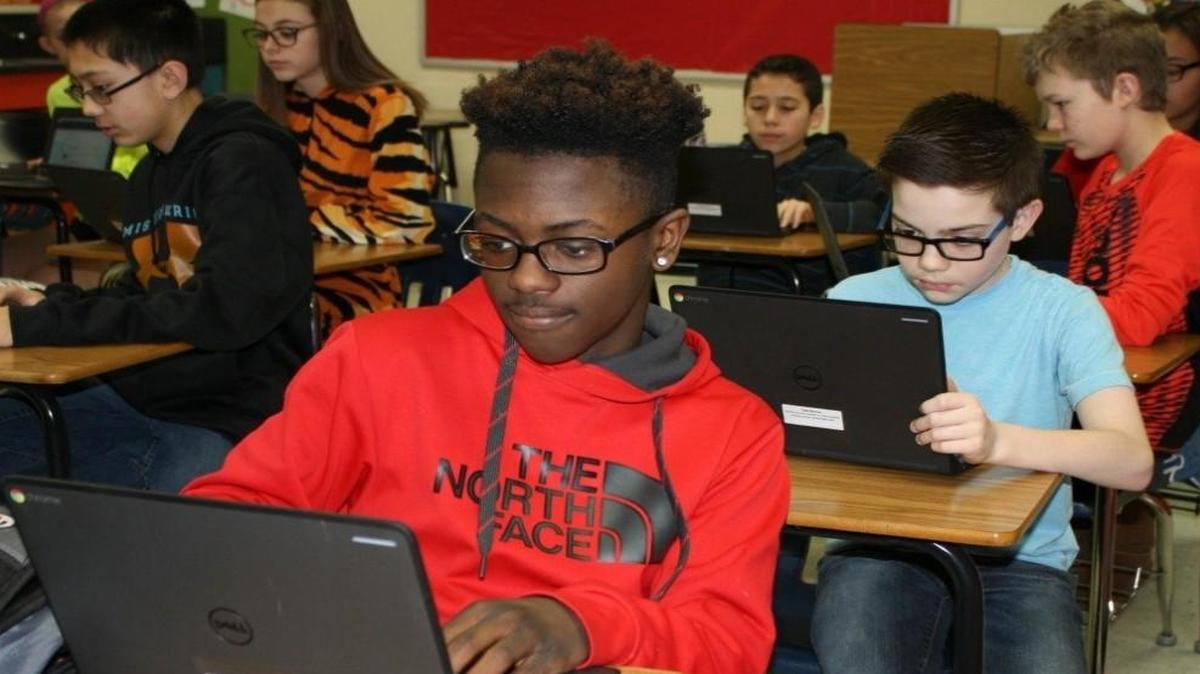 Pleasant Lea Middle School science students work on projects during class last year. Since its initiation last fall, the Lee’s Summit R-7 Connect2Learn program is further engaging students in school while leveling the playing field for all students.