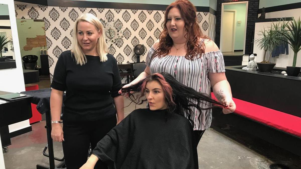 Gemy Chiarizio, left, consults with Sierra Walz, right, about Taylen Hernandez’s styling needs.