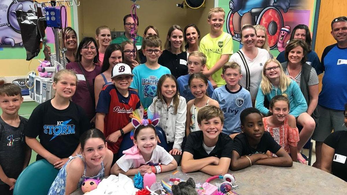Fourth-graders from Cedar Creek Elementary School traveled to Children’s Mercy Hospital to help a little girl named Mira with an early birthday celebration. They couldn’t wait for the real birthday because Mira was being transported to a different hospital out of state.
