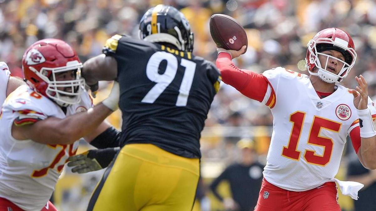 Kansas City Chiefs quarterback Patrick Mahomes throws a touchdown pass to tight end Travis Kelce in the first quarter over Pittsburgh Steelers defensive end Stephon Tuitt during a football game on Sept. 16. Football imparted many valuable lessons to a soccer player new to the U.S.